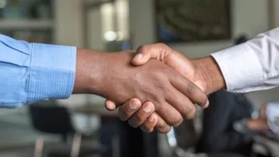 Les travailleurs invisibles de l&rsquo;IA : 90 centimes de l&rsquo;heure pour entraîner ChatGPT